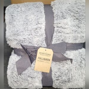 Berkshire Blanket Full/Queen, grey, extra-fluff Fux Fur Cozy Soft Thick Nwt